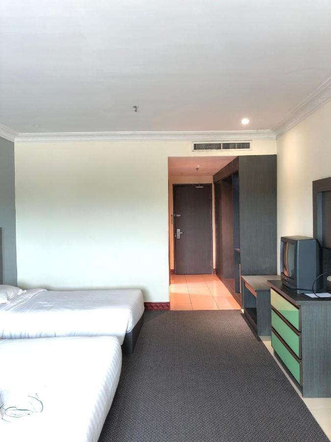 Purnama Hotel Limbang Buitenkant foto