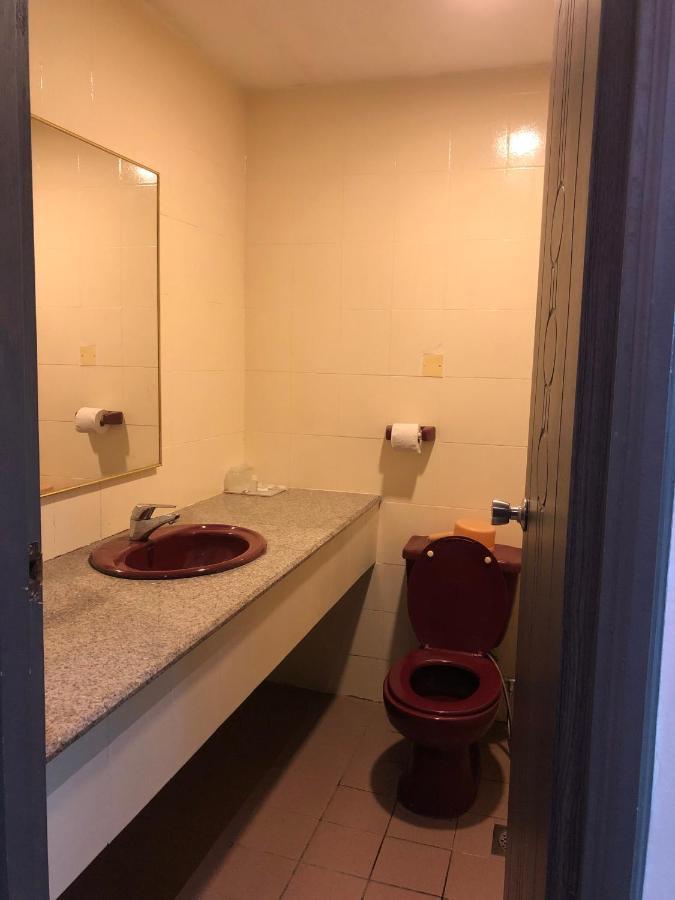 Purnama Hotel Limbang Buitenkant foto