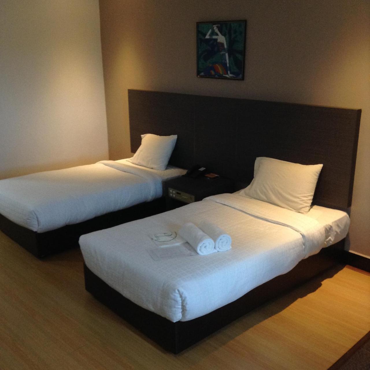 Purnama Hotel Limbang Buitenkant foto